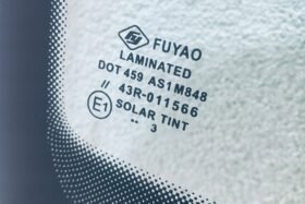 Предно стъкло VW POLO 9N 9N3 2002-2009 СЕНЗОР ЗА ДЪЖД/ЗАЗОР-3 на ниска цена