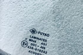 Предно стъкло VW T-ROC 2022 - АКУСТИКА + КАМЕРА + СЕНЗОР-3 на ниска цена