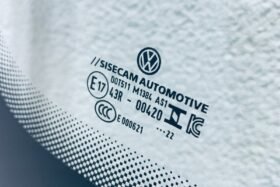 Предно стъкло VW T-ROC CABRIO 2020- АКУ+КАМ+СЕН+ОЕ-3 на ниска цена