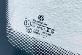 Предно стъкло VW T7 2022- AKU+KAM+SEN+HUD+OE-3 на ниска цена