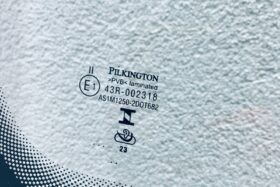 Предно стъкло VW TOUAREG 2018 - АКУСТИЧНО + КАМЕРА + СЕНЗОР + HUD-3 на ниска цена