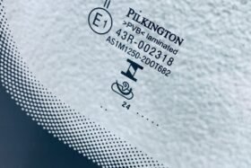 Предно стъкло VW TOUAREG 2018 - АКУСТИЧНО + КАМЕРА + СЕНЗОР + HUD НАМАЛЕНИЕ-3 на ниска цена