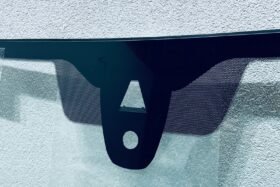 Предно стъкло VW TOUAREG 2018 - АКУСТИКА + КАМЕРА + СЕНЗОР + HUD-2 на ниска цена