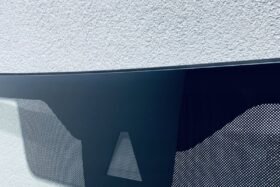 Предно стъкло VW TOUAREG 2018 - СЛЪНЧЕВО + КАМЕРА + СЕНЗОР + ОТОПЛЯЕМО + HUD + OE-2 на ниска цена