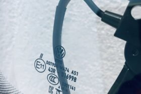 Предно стъкло VW TOUAREG 2018 - СЛЪНЧЕВО + КАМЕРА + СЕНЗОР + ОТОПЛЯЕМО + HUD + OE-3 на ниска цена