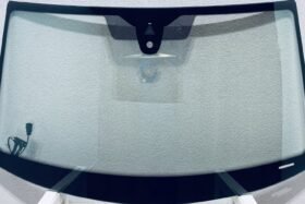 Предно стъкло VW TOUAREG 2018 - СЛЪНЧЕВО + КАМЕРА + СЕНЗОР + ОТОПЛЯЕМО + HUD + OE на ниска цена