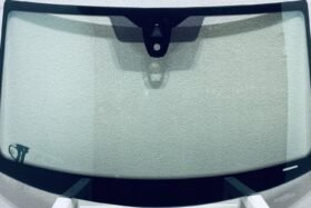 Предно стъкло VW TOUAREG 2018 - SOLAR + КАМЕРА + СЕНЗОР ЗА ОТОПЛЕНИЕ + ОРИГИНАЛ на ниска цена