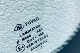 Предно стъкло VW TOUAREG II 2010-2018 АКУ+КАМ+СЕН-3 на ниска цена