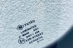 Предно стъкло VW TOUAREG II 2010- АКУ+КАМ+СЕН-2 на ниска цена