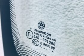 Предно стъкло VW TOURAN II 2022-AKU+Камера+Сензор+Отопление+ОЕ-3 на ниска цена