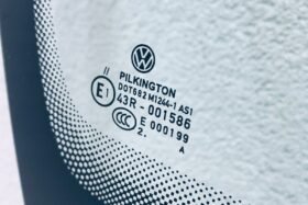 Предно стъкло VW TOURAN II 2022- АКУ+КАМ+СЕН+ОЕ-3 на ниска цена