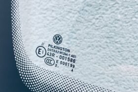 Предно стъкло VW TOURAN II 2022 - АКУСТИЧНО + КАМЕРА + СЕНЗОР + OE-3 на ниска цена