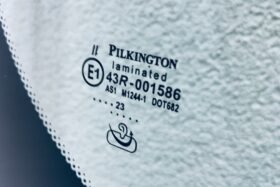 Предно стъкло за BMW 2 F46 2015- AKU+KAM+SEN-3 на ниска цена