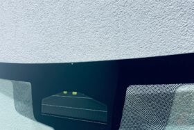 Предно стъкло за BMW 5 G30/G31 2020 - АКУСТИКА + КАМЕРА + СЕНЗОР + HUD-2 на ниска цена