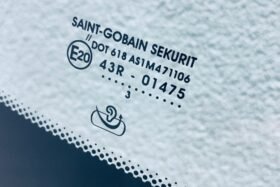 Предно стъкло за BMW 5 G30/G31 2020 - АКУСТИКА + КАМЕРА + СЕНЗОР + HUD-3 на ниска цена