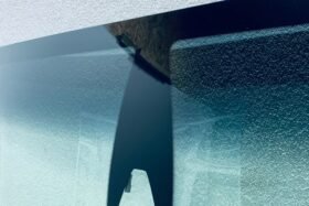 Предно стъкло за BMW i3 2013- АКУ+КАМ+СЕН-2 на ниска цена