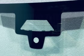 Предно стъкло за BMW X1 U11 IX1 2022 - АКУСТИКА + КАМЕРА + СЕНЗОР + HUD + OE-2 на ниска цена