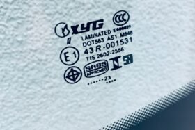 Предно стъкло за CITROEN C4 2004-2010-3 на ниска цена