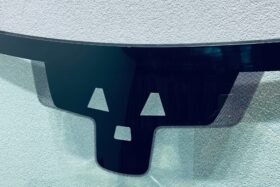 Предно стъкло за LANDROVER DISCOVERY SPORT L550 2019- СЕНЗОР + КАМЕРА + ОТОПЛЕНИЕ-2 на ниска цена