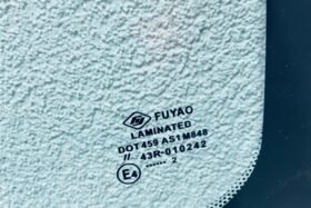 Предно стъкло за LINCOLN TOWN CAR 4D SEDAN 1998-2008-3 на ниска цена