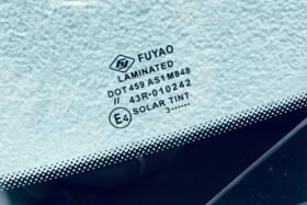 Предно стъкло за VW FOX 2006-2011-3 на ниска цена