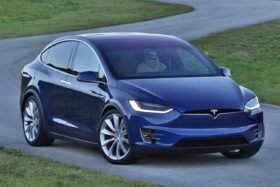 ПАНОРАМНО ПРЕДНО СТЪКЛО Tesla X 2015- С ОГРЯВАНЕ + КАМЕРА + СЕНЗОР-4 на ниска цена